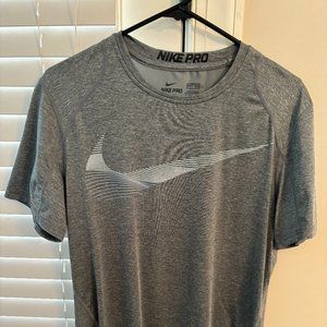 Nike Pro Men's Dri-FIT Fitted Grey Short-Sleeve workout shirt